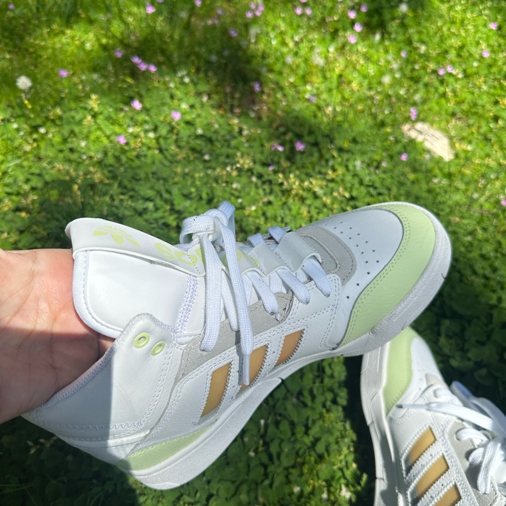 Addidas size 7